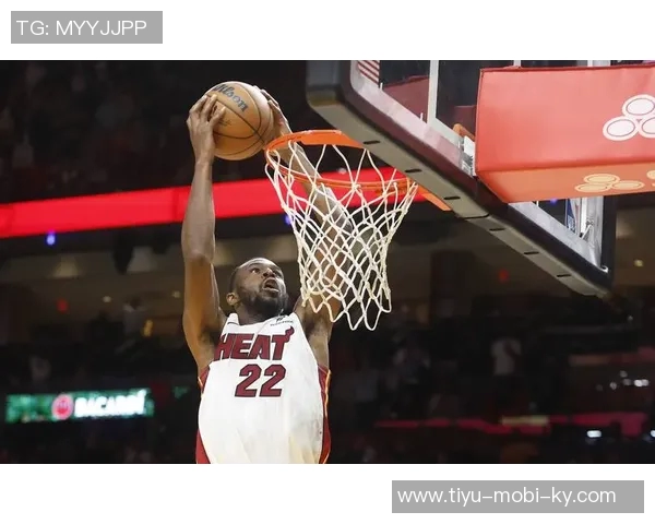 鲍威尔半场火力全开7投6中三分球6中5狂砍20分首节独揽15分